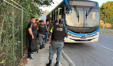 Três ônibus são alvo de assaltos em uma única noite em Manaus