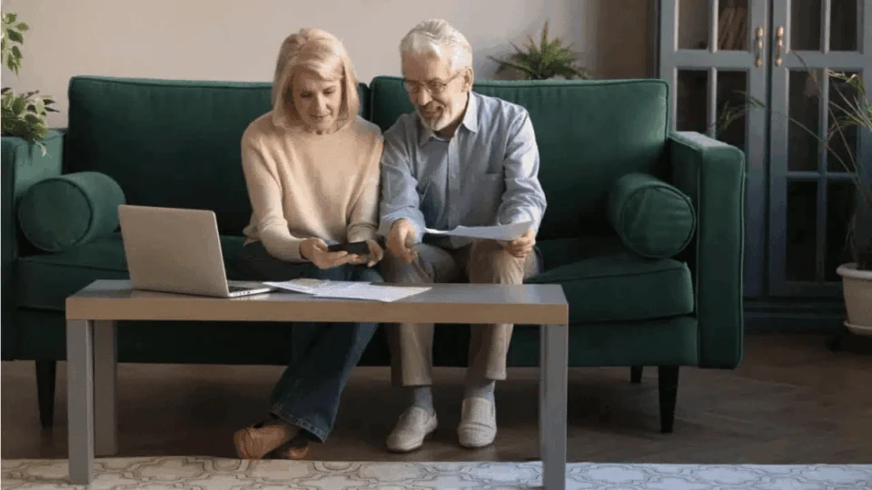 Confira os bancos que liberam empréstimos para idosos com nome no Serasa