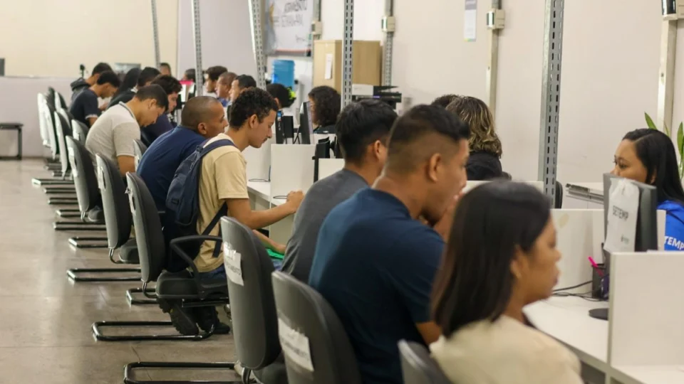 Sines ofertam 420 vagas de emprego nesta quarta (13) em Manaus; veja