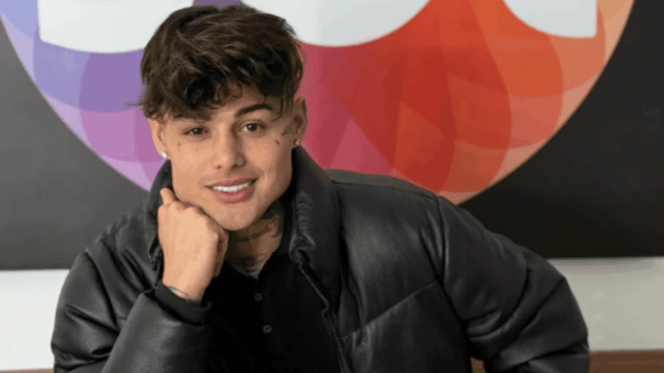 Influenciador gasta mais de R$ 100 mil em plásticas para se parecer com Cauã Reymond