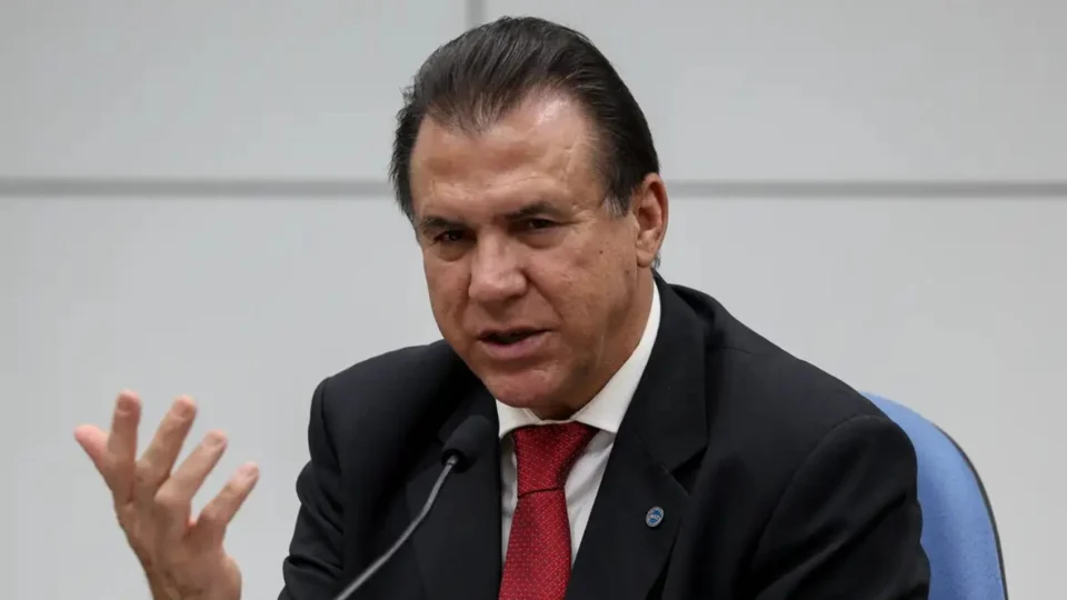 Ministros comemoram queda histórica de desemprego no país