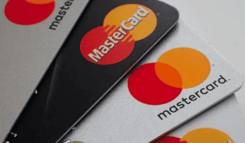 Mastercard quer eliminar uso de senhas nos cartões ate 2030; entenda