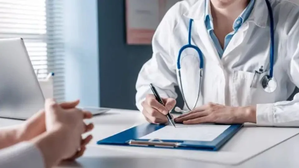 Cresce número de médicos brasileiros que buscam diploma na Espanha