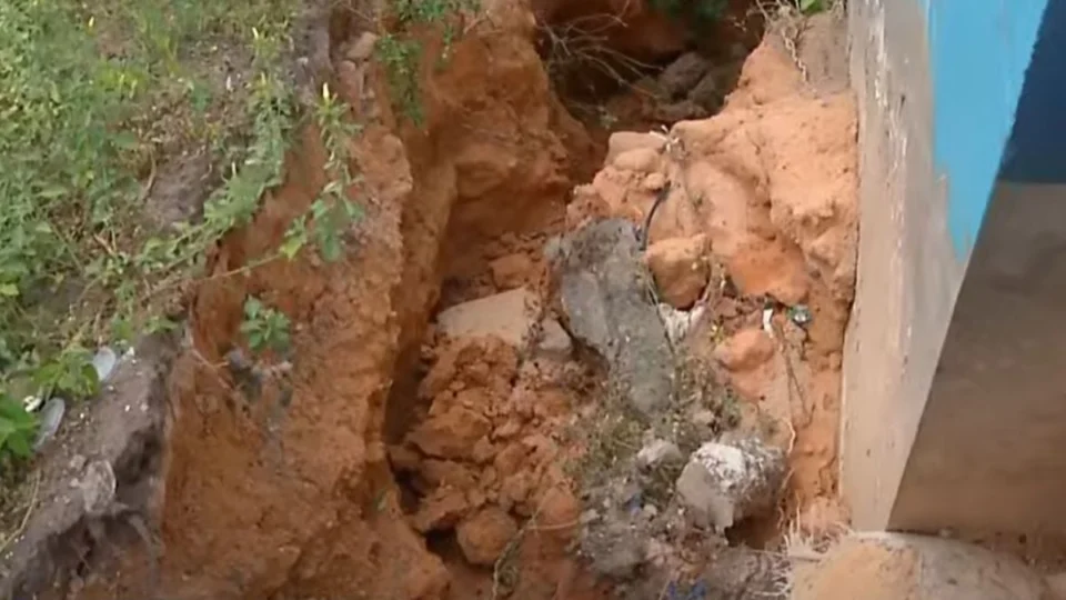 Ponte dos bilhares será interditada para obras após deslizamento de terra em Manaus
