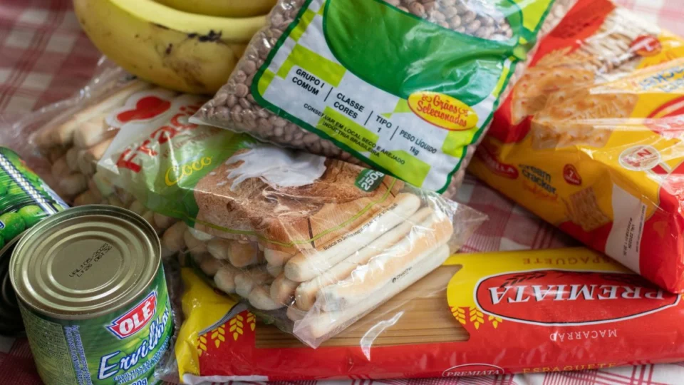 Entenda como funciona a solicitação de cesta básica no CRAS em Manaus