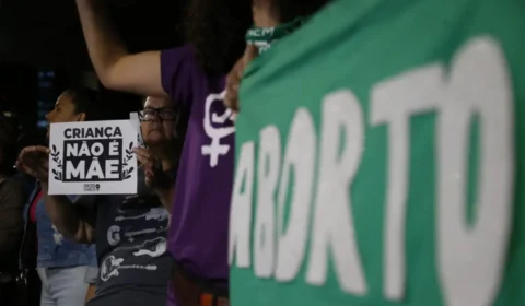 Votação da PEC que pretende proibir aborto no país é adiada na Câmara dos Deputados