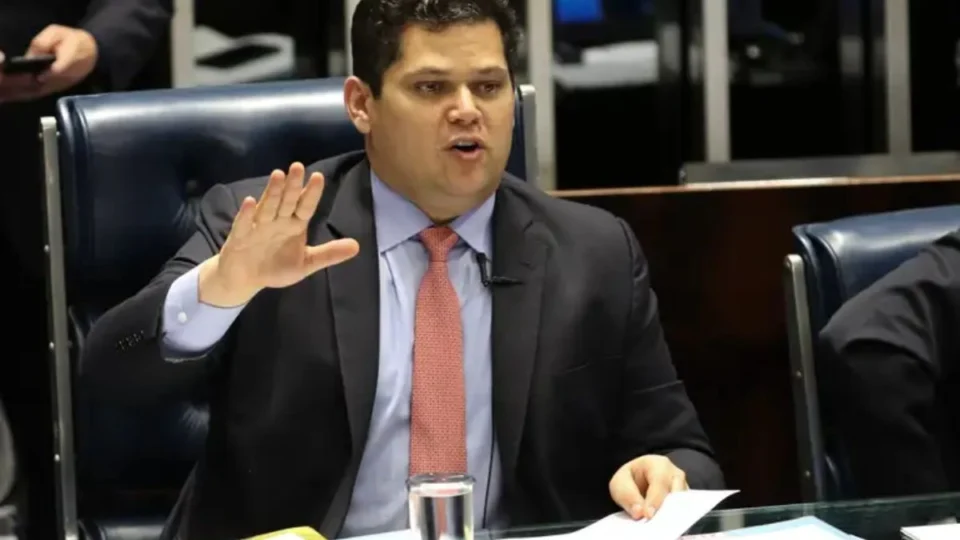 PT apoiará Alcolumbre na sucessão do Senado