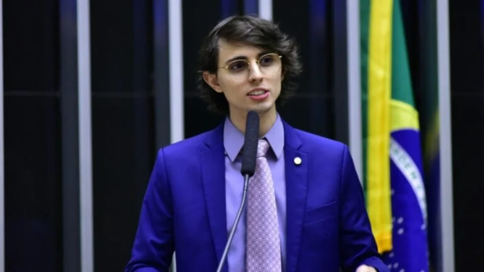 Escala 6×1: Amom Mandel assina a PEC pela redução da jornada de trabalho