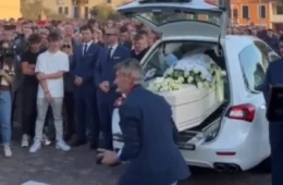 VÍDEO: avô homenageia neto com “funeral rave” e dança em tributo ao jovem