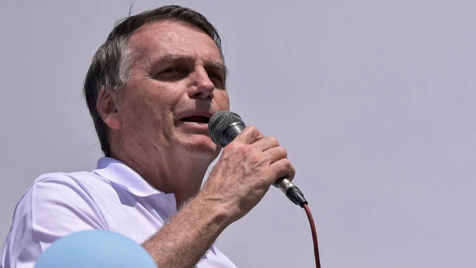 Após ser indiciado, Bolsonaro critica Moraes: ‘Faz tudo o que não diz a lei’
