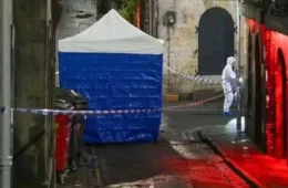 Cabeça de idoso decepada é confundida por decoração de Halloween