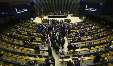 Fim da escala 6×1: PEC consegue mais de 130 assinaturas