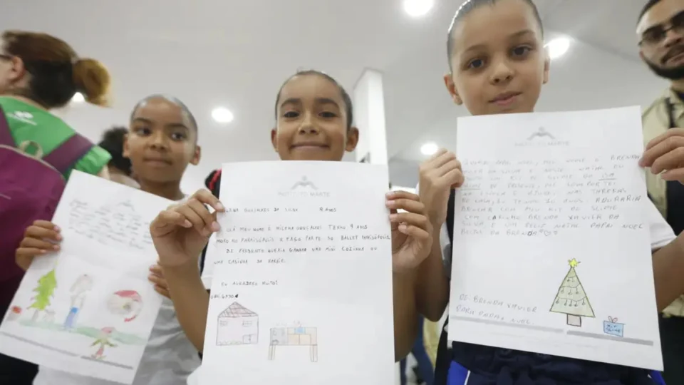 Papai Noel dos Correios: campanha de adoção de cartas de crianças é lançada no DF