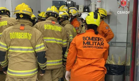 Trabalhador tem mão prensada em máquina de moer cana em pastelaria do DF