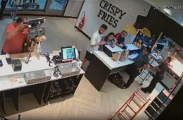 Cliente revoltado com atendimento quebra computador de lanchonete em Manaus