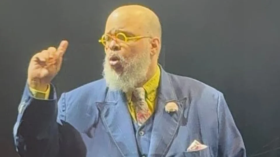 Ed Motta demite funcionário ‘ao vivo’ e web o acusa de humilhação; assista vídeo