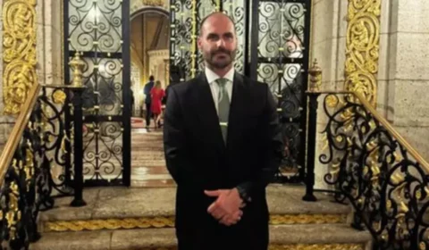 Eduardo Bolsonaro acompanha apuração na casa de Trump
