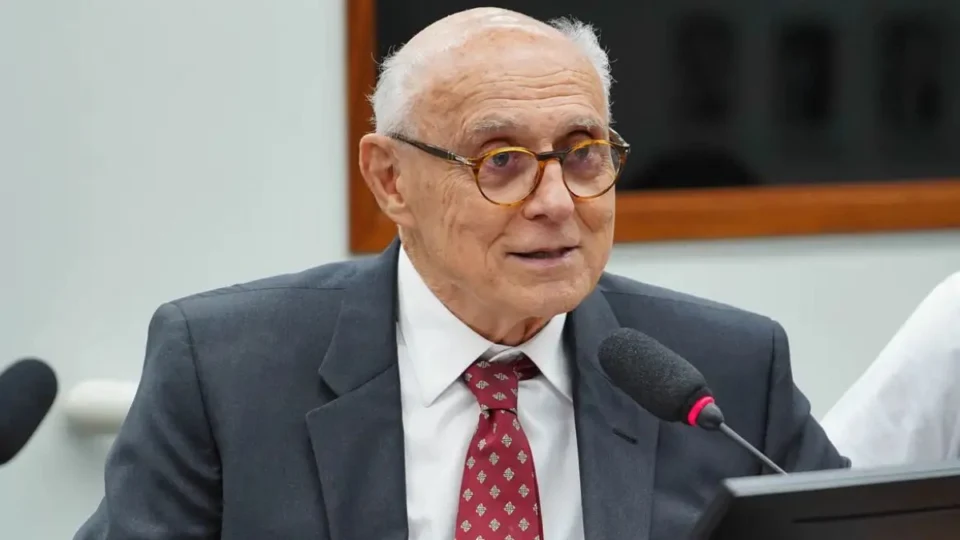 Eduardo Suplicy anuncia remissão de linfoma