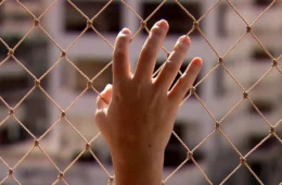 Homem é preso em Boa Vista por tentativa de feminicídio após cárcere privado