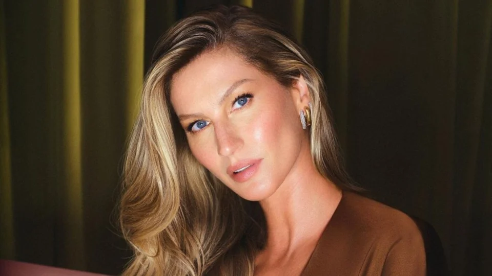 Gisele Bündchen exibe barriguinha de grávida pela 1ª vez após anuncio; veja foto