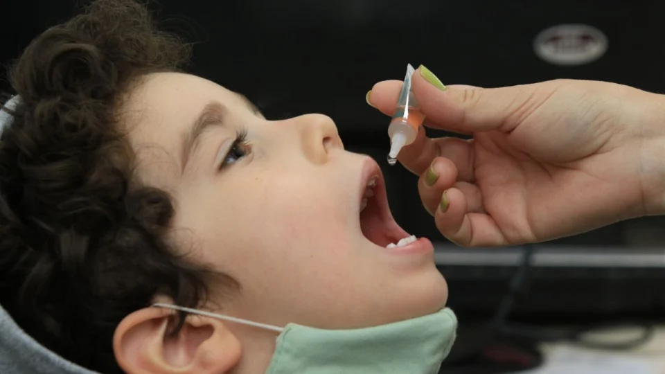 Paralisia Infantil: DF substitui gotinhas por injeção