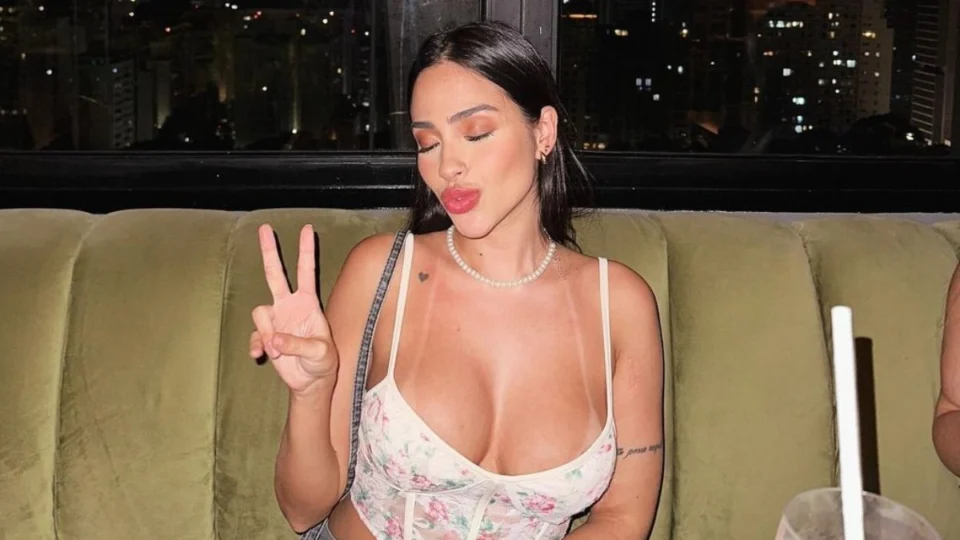 Mulher de MC Ryan fala sobre foto seminua e relação com o ‘Rei do Instagram’; confira