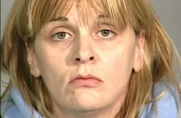 Mulher é libertada após 13 anos de prisão pela Justiça por evidências contraditórias