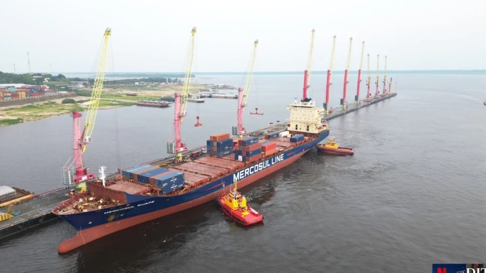 Após seca severa: navios cargueiros voltam a atracar em Manaus