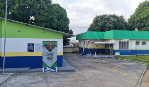 Dois homens são presos por agredir e ameaçar pais idosos em Manaus