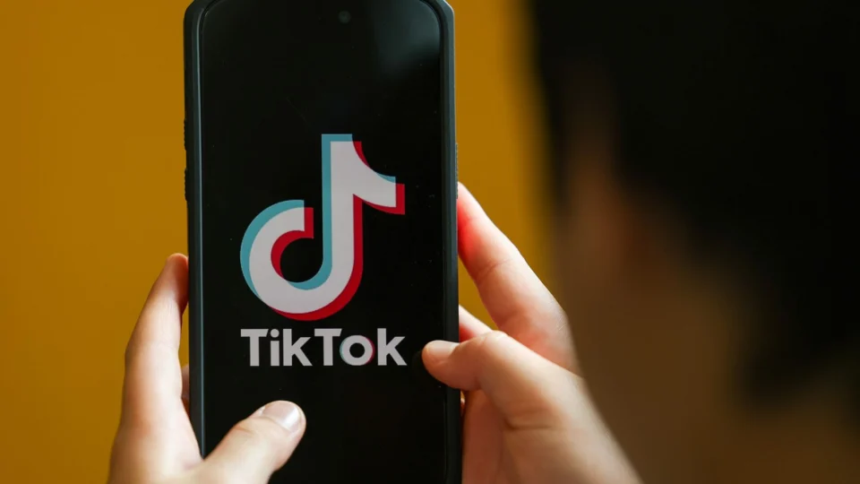 Após notificação da AGU, Tik Tok tira do ar vídeo falso de Haddad