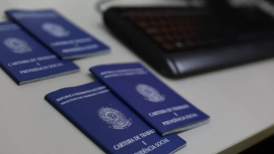 Vagas de emprego no DF: 359 cargos com salário de até R$ 2,5 mil estão abertos