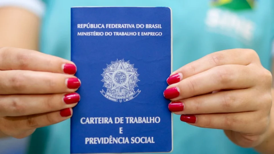 Mais de 200 vagas de emprego estão abertas no DF nesta véspera de Natal (24)