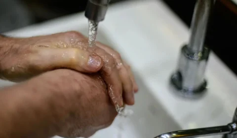 Abastecimento de água é suspenso após rompimento de tubulação em Manaus; veja bairros