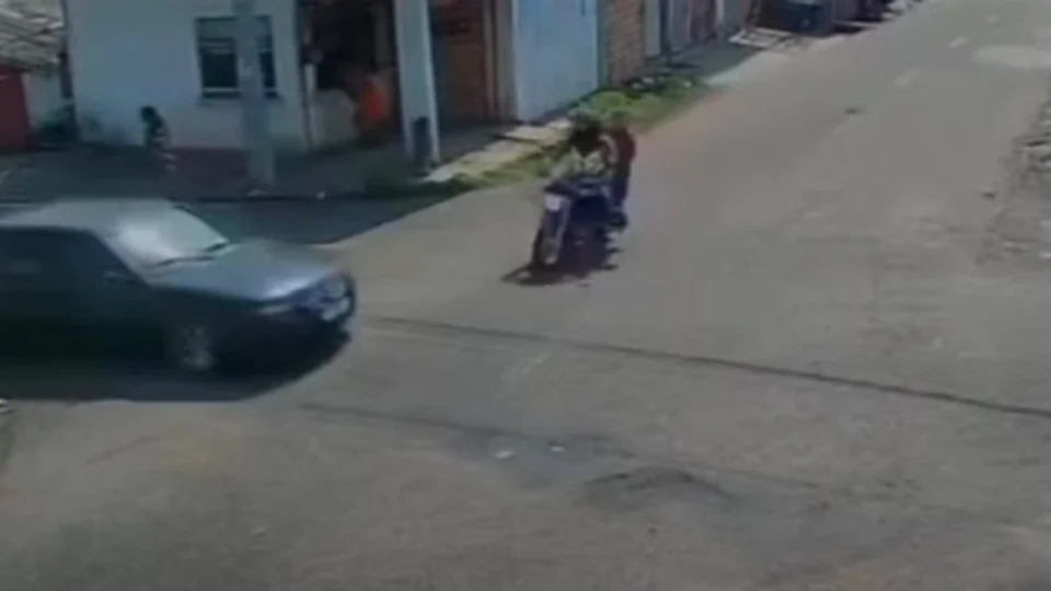 Motorista embriagado atinge motocicleta com quatro pessoas em Manacapuru