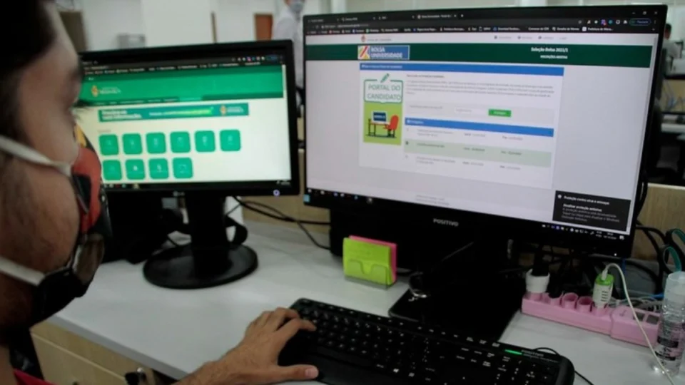 Edital do Bolsa Universidade 2025 será republicado nesta terça-feira (3), em Manaus