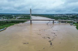 Imac investiga derramamento de óleo no Rio Juruá em Cruzeiro do Sul