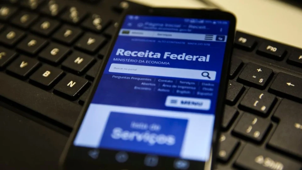 Novo pagamento da restituição do Imposto de Renda já pode ser consultado; veja quem recebe