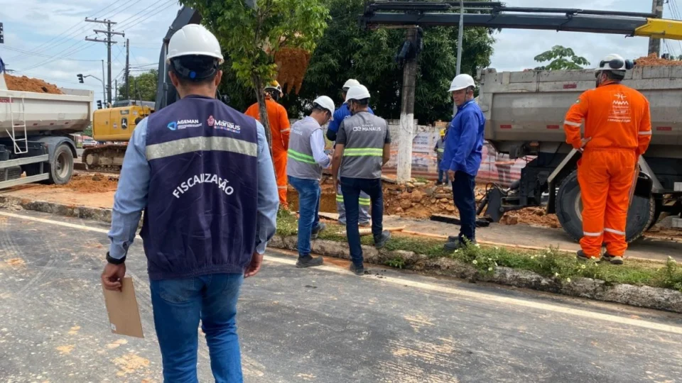 Trecho de avenida na zona Oeste de Manaus deve ser liberado nesta quinta (12); água está sendo restabelecida