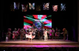 Carnaval na Floresta 2025: escolas de samba se apresentam no Teatro Amazonas