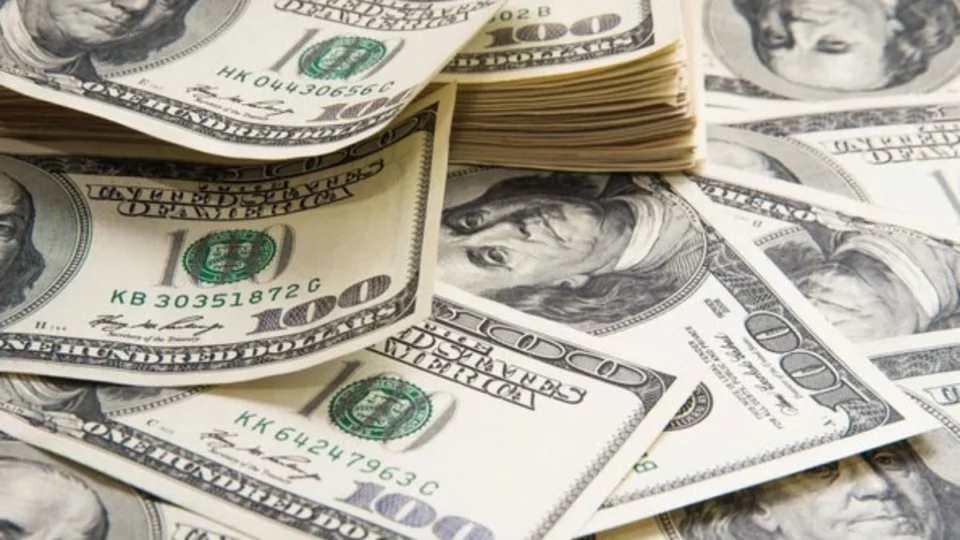 Dólar sobe para R$ 6,14 e bate recorde nominal de cotação; confira