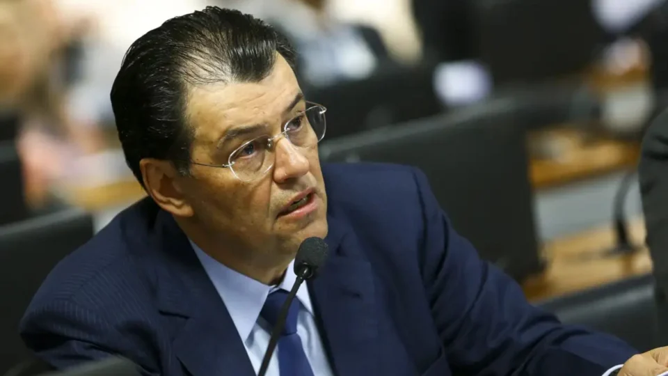 Reforma tributária: Eduardo Braga mantém carnes com imposto zero e inclui armas em ‘imposto do pecado’