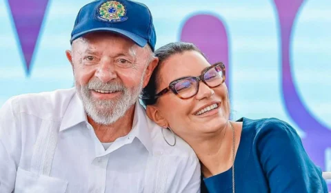 ‘Angústia deu espaço para tranquilidade’, diz Janja após cirurgia de Lula