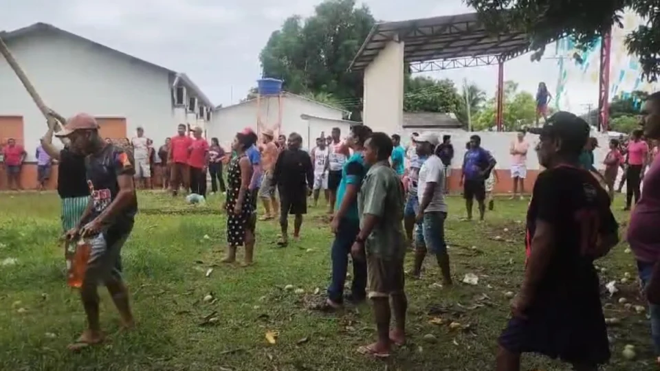 Suspeito de esquartejar e incendiar corpo de mulher é espancado por moradores em Borba