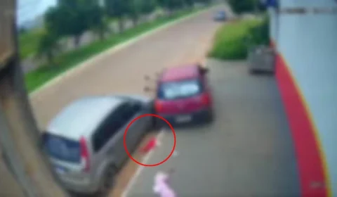 VÍDEO: carro atropela bebê ao invadir calçada em Vilhena, Rondônia