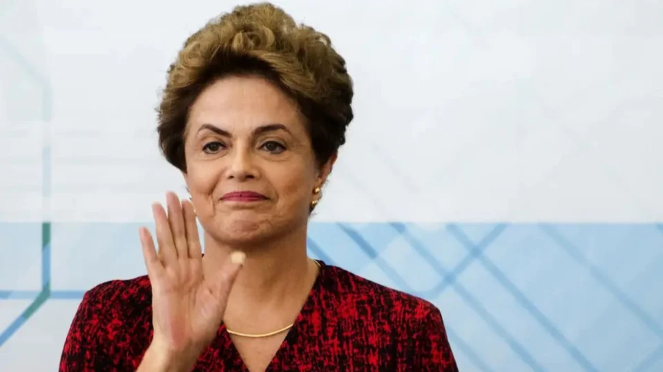 Dilma recebe anistia política e indenização de R$ 100 mil