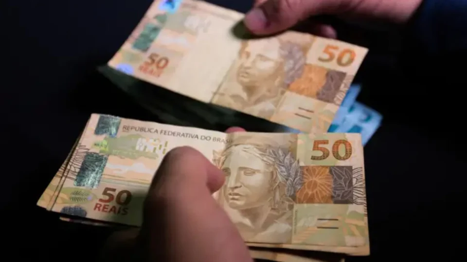 Quando vai ser pago o 13º salário? Veja se tem como solicitar a antecipação