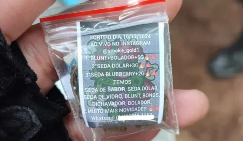 Sorteio do crime: polícia apreende drogas com aviso inusitado em Manaus