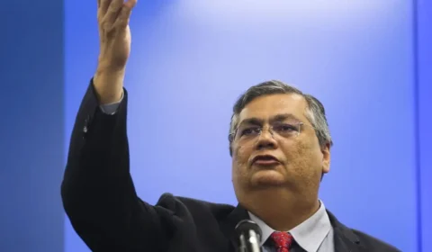 Dino libera pagamento das emendas de comissão e critica resposta da Câmara