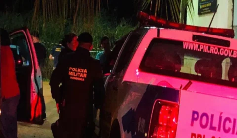 Homem é flagrado agredindo esposa na rua em Vilhena