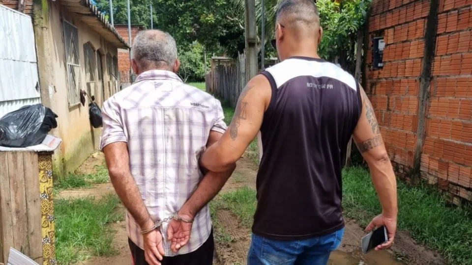 Pai é preso por homofobia, lesão corporal e abuso sexual na véspera de Natal, em Rio Branco